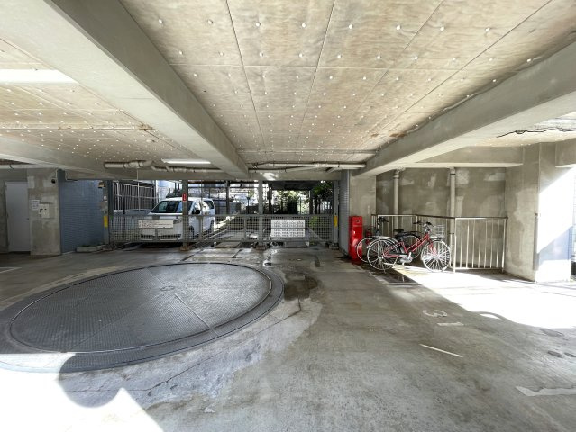 平坦、スーパー・コンビニ近し、独立性角部屋、最強じゃん！な、『クオス上星川』家具付きリフォームの駐輪場