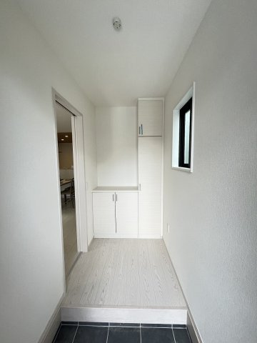 【玄関】 | 春日市須玖南7丁目1期　1号棟（全3棟）【仲介手数料無料・0円】 | 施工例。施工例は完成時と異なる場合があります。
