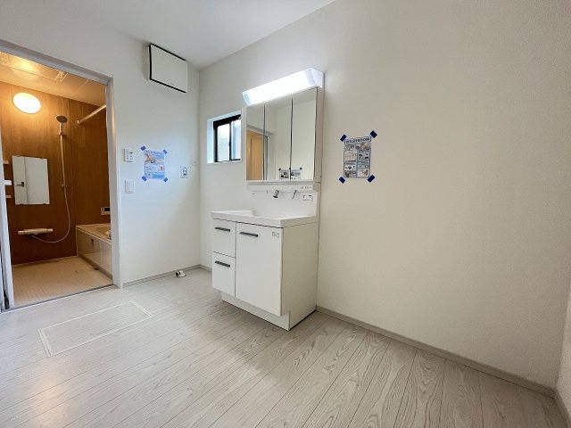 【洗面所】 | 春日市須玖南7丁目1期　1号棟（全3棟）【仲介手数料無料・0円】 | 施工例。施工例は完成時と異なる場合があります。