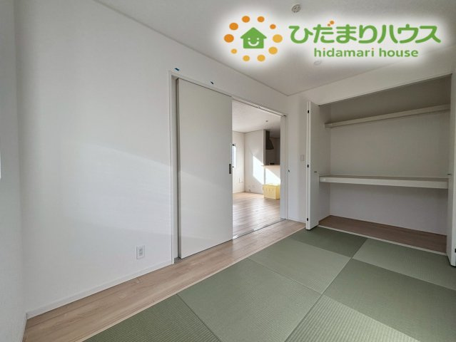 熊谷市原島　第1　新築一戸建て　クレイドルガーデン　01の和室|押入収納が完備されているため、座布団やお子様のおもちゃなどをサッと片付けてお部屋を綺麗に保てます！
客間としても重宝する便利な一部屋！