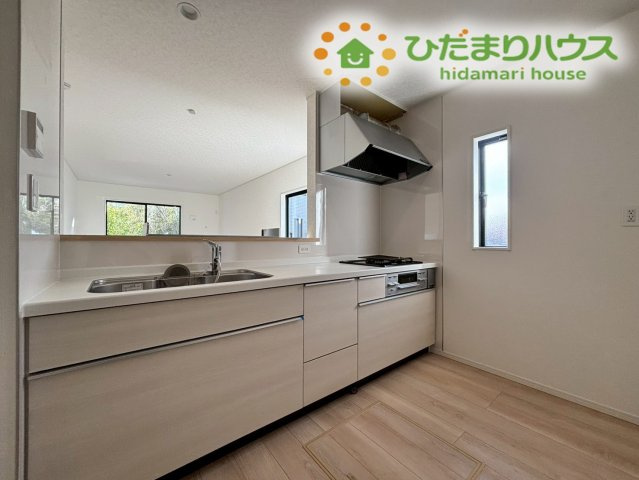 熊谷市原島　第1　新築一戸建て　クレイドルガーデン　01のキッチン|広々としたシステムキッチンは毎日のお料理が楽しくなります♪
収納も豊富で、調理器具を機能的に整理できます！