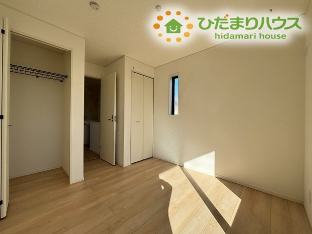熊谷市原島　第1　新築一戸建て　クレイドルガーデン　01の収納|各居室にしっかりとした収納が備わっているため、お子様が成長して荷物が増えても安心です！
可動式の収納ケースなどを組み合わせれば、自分好みの使いやすいクローゼットが完成します！