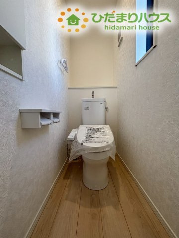 熊谷市原島　第1　新築一戸建て　クレイドルガーデン　01のトイレ|2階にもトイレがあることで、忙しい朝の混雑時や就寝中の移動もスムーズに行えます。
各階にあることで、日々の生活の利便性が向上します！