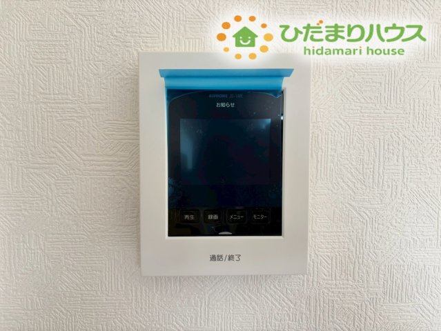 熊谷市原島　第1　新築一戸建て　クレイドルガーデン　01のセキュリティ|外に誰が来たのか一目で確認できるモニター付きインターホンです！
録画機能もあり、外出中の来客もしっかりチェックできます！