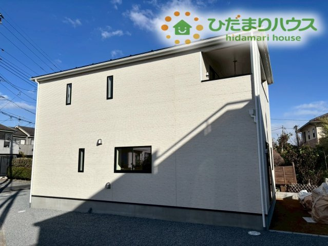 熊谷市原島　第1　新築一戸建て　クレイドルガーデン　01の外観|陽当たりを遮る高い建物が周囲にないため、1階も2階も通風が良好な設計です！
飽きのこないシンプルなデザインで、長く愛着を持って過ごせる建物ですね！