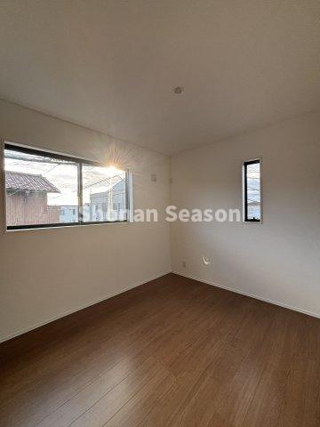 【洋室】 | どの部屋にいても自然光の温もりを感じられる明るい室内！