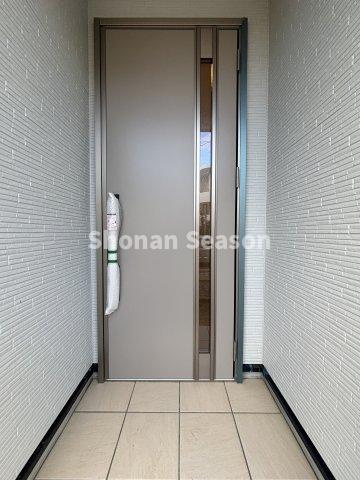 【玄関】 | 忙しい共働き世帯にもイチオシ「宅配ボックス」完備◎