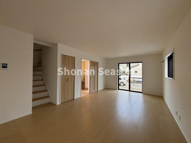 【居間・リビング】 | コミュニケーションが取りやすく、ご家族を身近に感じられる「リビングイン階段」