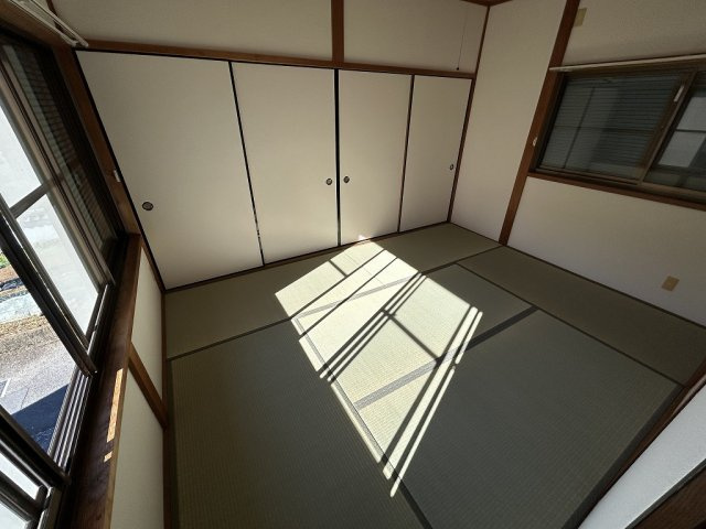 石立町貸家の和室|和室ならではの温かな和の空間で寛ぎの時間を過ごせます