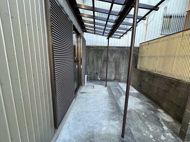 石立町貸家のバルコニー|落ち着いた時間を過ごせるバルコニーです