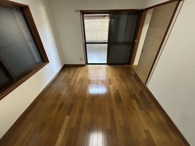 石立町貸家の居間・リビング|こちらの居間で趣味の時間をお楽しみください