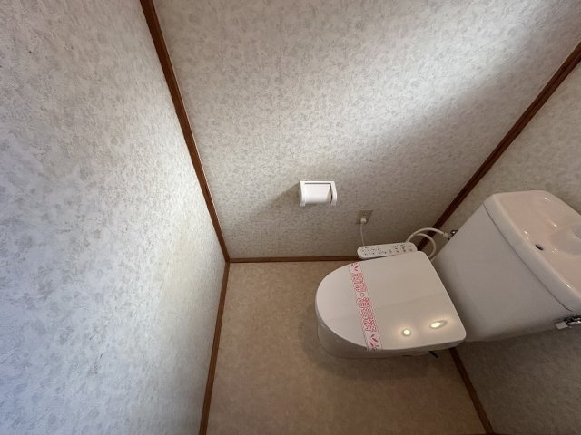 石立町貸家のトイレ|シンプルで使いやすいトイレです