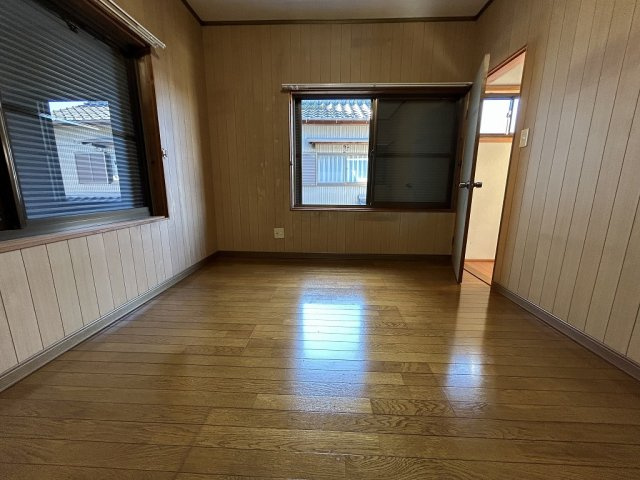 石立町貸家の洋室|明るい洋室です