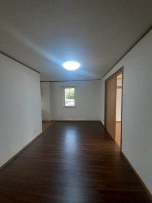 【居間・リビング】 | メゾン・リーブ | こちらの居間で趣味の時間をお楽しみください