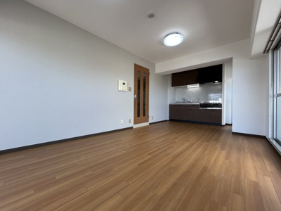 【居間・リビング】 | ネオコーポ大津湖城が丘C棟 | 上質な時間を育む暮らしのメインステージ。