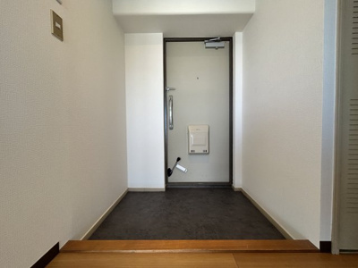 【玄関】 | ネオコーポ大津湖城が丘C棟 | 飾リ過ぎないシンプルな内装と偏り過ぎないデザイン。