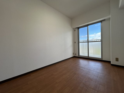 【洋室】 | ネオコーポ大津湖城が丘C棟 | プレーンな空間を自分好みに。いつまでも快適に暮せる住まいへ。