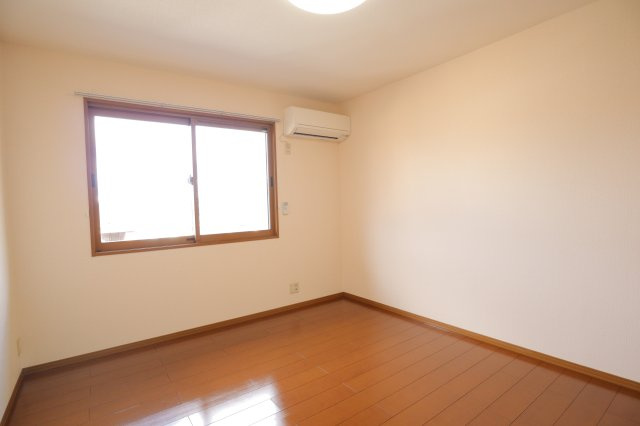 ルミエール南生駒Ⅲの居間・リビング