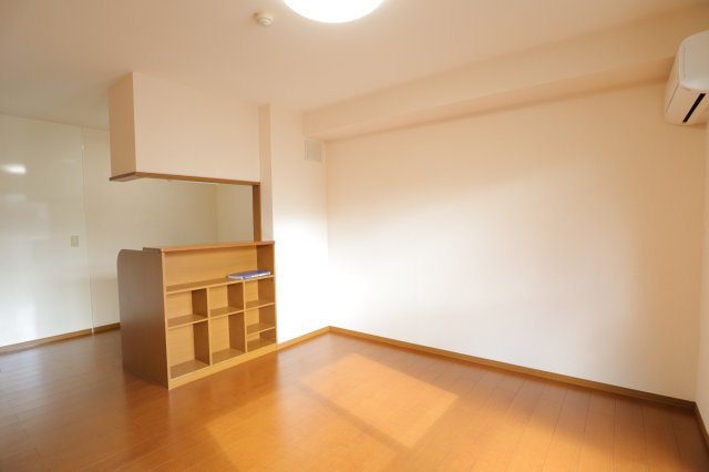 ルミエール南生駒Ⅲの居間・リビング