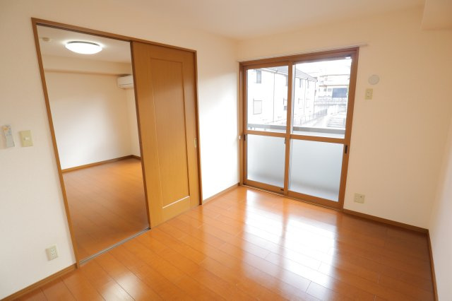 ルミエール南生駒Ⅲの居間・リビング