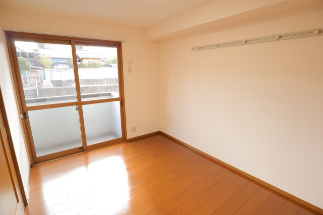 ルミエール南生駒Ⅲの居間・リビング