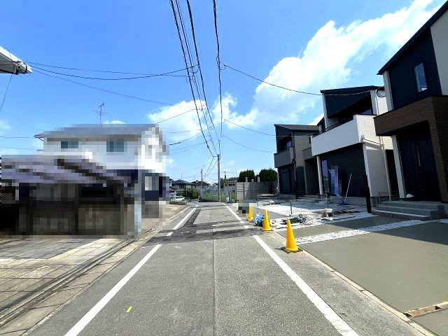 【その他】 | 春日市須玖南7丁目1期　2号棟（全3棟）【仲介手数料無料・0円】 | 現地写真。前面道路です。