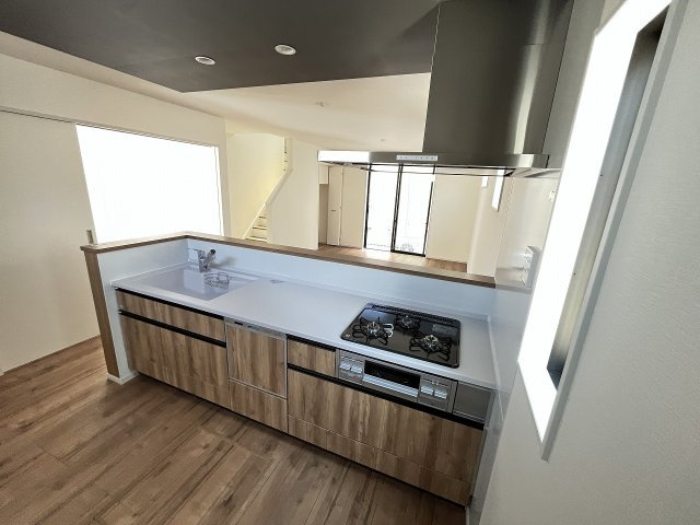 【キッチン】 | 春日市須玖南7丁目1期　2号棟（全3棟）【仲介手数料無料・0円】 | 施工例。施工例は完成時と異なる場合があります。
