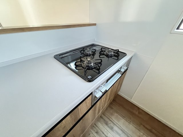 【キッチン】 | 春日市須玖南7丁目1期　2号棟（全3棟）【仲介手数料無料・0円】 | 施工例。施工例は完成時と異なる場合があります。