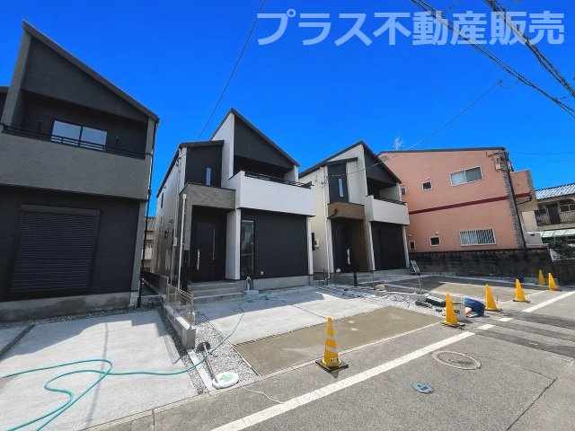 【外観】 | 春日市須玖南7丁目1期　2号棟（全3棟）【仲介手数料無料・0円】 | 現地写真。プラス不動産販売なら、現場の全ての棟をまとめてご見学頂けます。