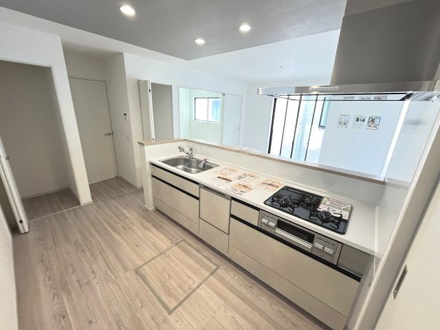 【キッチン】 | 春日市須玖南7丁目1期　2号棟（全3棟）【仲介手数料無料・0円】 | 現地写真。