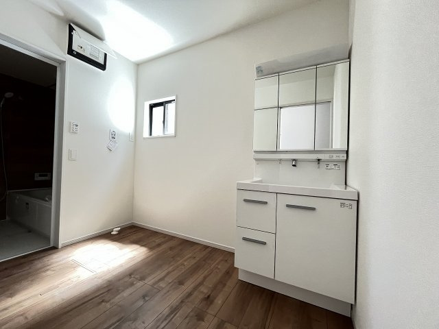 【洗面所】 | 春日市須玖南7丁目1期　2号棟（全3棟）【仲介手数料無料・0円】 | 施工例。施工例は完成時と異なる場合があります。