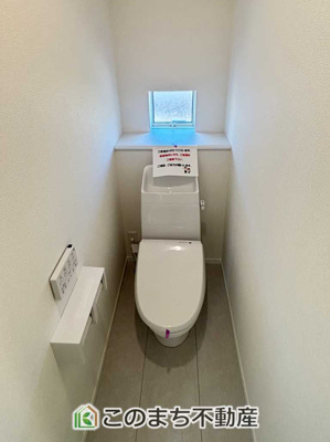【トイレ】 | ハートフルタウン宇都宮市鶴田町97番　A号棟 | 小窓から換気ができて清潔なトイレスペース☆