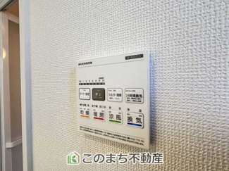 【設備】 | ハートフルタウン宇都宮市鶴田町97番　A号棟 | 雨の日や湿気の多い梅雨時期など、洗濯物が乾き難い時期に重宝する浴室換気乾燥機。乾燥機能だけではなく、冬場の浴室内の寒暖差を緩和する暖房機能も標準装備。ヒートショック対策に一役買います。