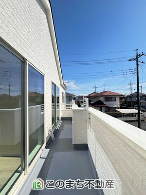 【バルコニー】 | ハートフルタウン宇都宮市鶴田町97番　A号棟 | 南向きの大型バルコニーは陽当り良好で、たっぷりのお洗濯物もよく乾きます！