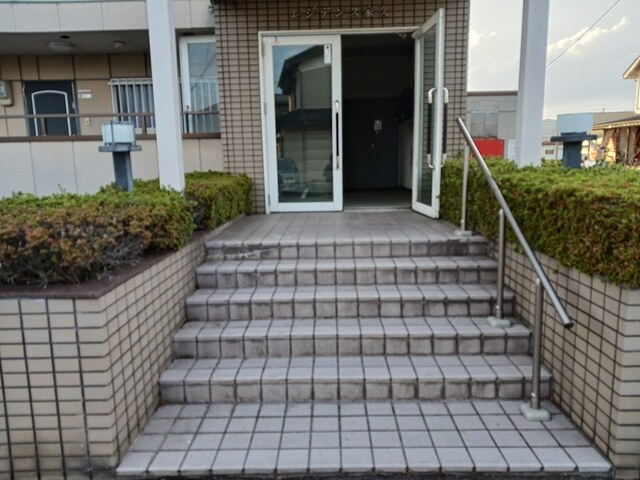 レジデンス家久のエントランス