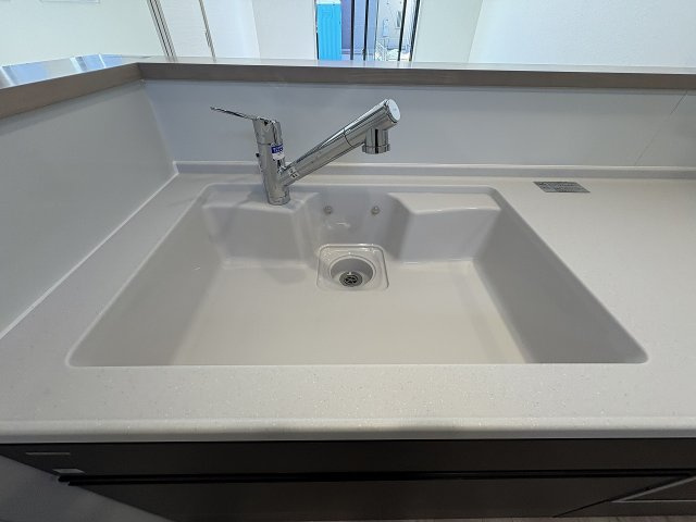 【キッチン】 | 春日市須玖南7丁目1期　3号棟（全3棟）【仲介手数料無料・0円】 | 施工例。施工例は完成時と異なる場合があります。
