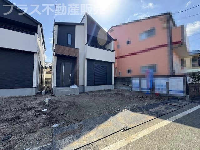 【玄関】 | 春日市須玖南7丁目1期　3号棟（全3棟）【仲介手数料無料・0円】 | 施工例。施工例は完成時と異なる場合があります。