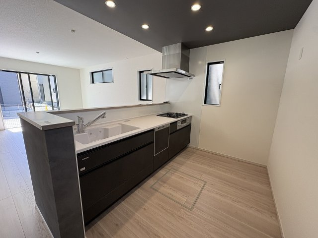 【キッチン】 | 春日市須玖南7丁目1期　3号棟（全3棟）【仲介手数料無料・0円】 | 施工例。施工例は完成時と異なる場合があります。