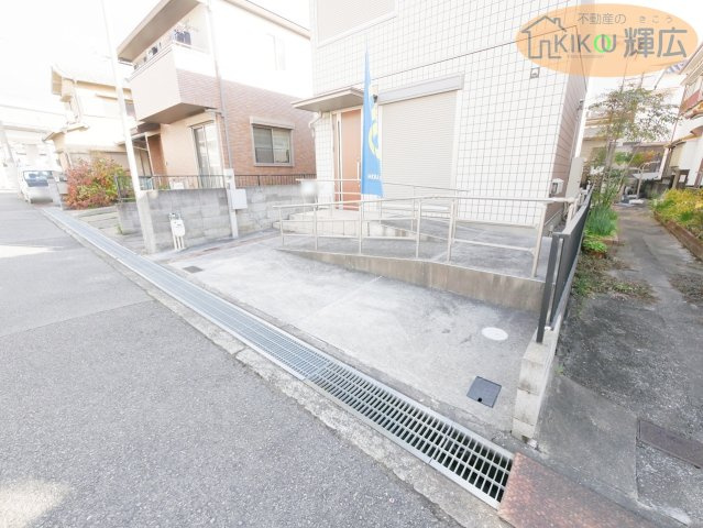 明石市魚住町西岡　中古戸建の駐車場