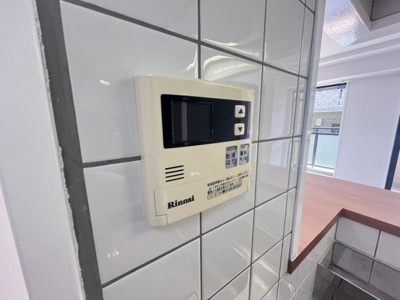 【設備】 | レフィナード | 給湯器リモコンです