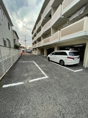 メゾンカルムの駐車場|駐車場完備です