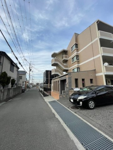 メゾンカルムの駐車場|駐車スペースもあります