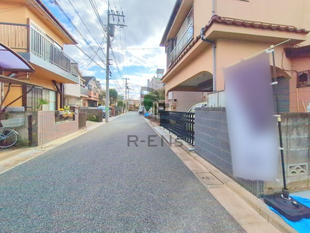 【前面道路含む現地写真】 | 練馬区土支田３丁目　新築戸建て | 見通しの良いエリアでお車も運転しやすく安心です