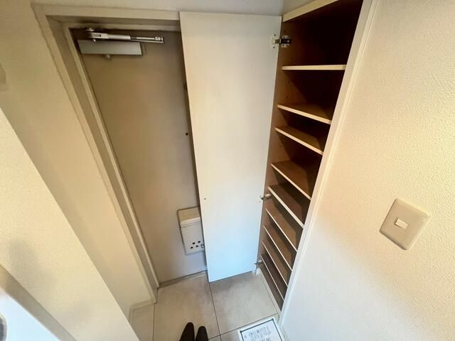 Ｒ　ＦＩＥＬＤＳ　ＧＹＯＴＯＫＵの玄関