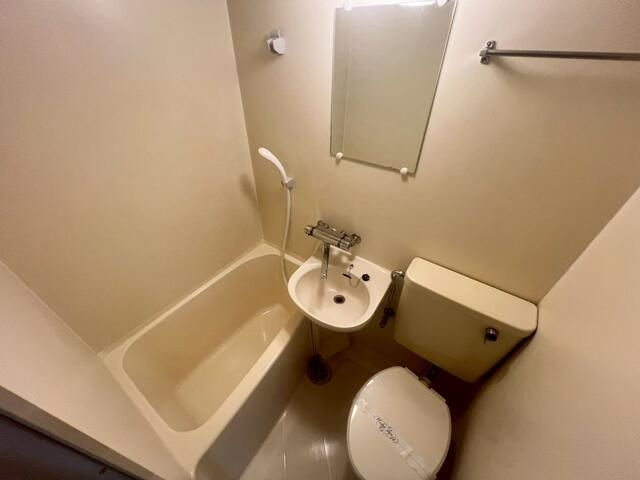 Ｒ　ＦＩＥＬＤＳ　ＧＹＯＴＯＫＵの浴室