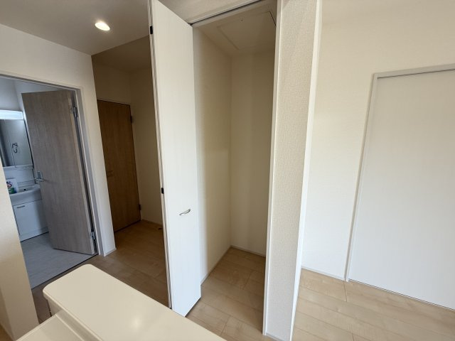 リーブルガーデンＳ前橋小坂子町　1号棟(平屋)の収納|リビング収納付きです。日用品の収納にいかがでしょうか。