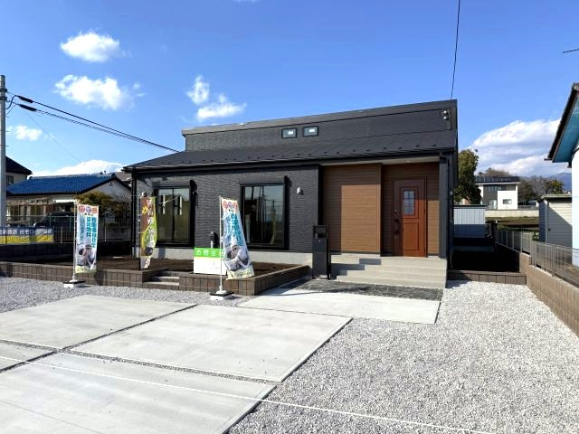 リーブルガーデンＳ前橋小坂子町　1号棟(平屋)の駐車場|駐車場もキレイに整備されています。並列4台以上駐車可能です。