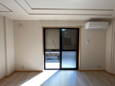 【内装】 | アイレス西尾 | 窓シャッター（イメージ）