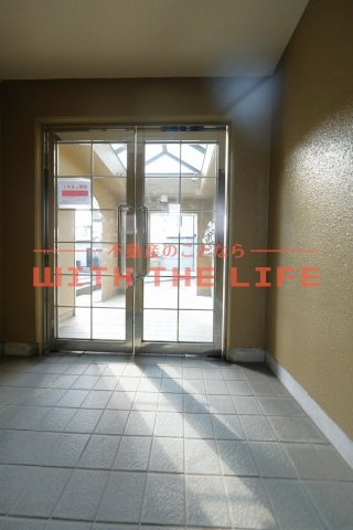 アザレアハイツ葉山【10,000円キャッシュバック対象物件】のロビー|建物の内部です