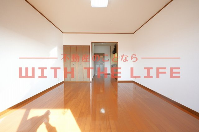 アザレアハイツ葉山【10,000円キャッシュバック対象物件】の洋室|ゆったりした洋室です